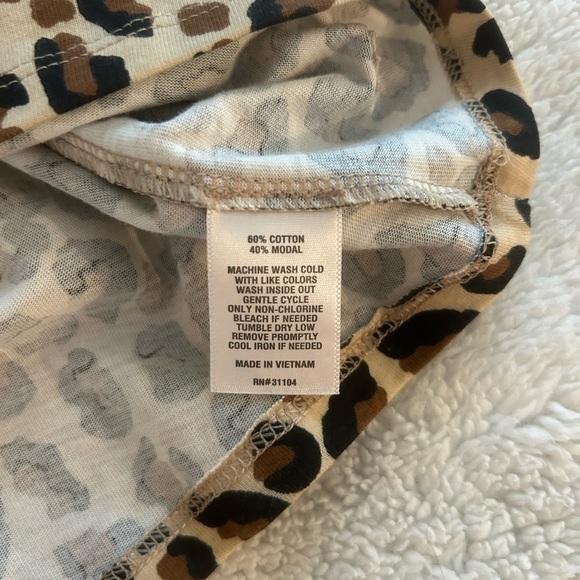 Crown & Ivy Cheetah Print Long Sleeve Shirt✨ - Picture 2 of 4